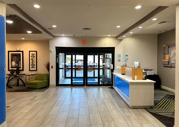 Holiday Inn Express Hotel & Suites Ennis By Ihg
