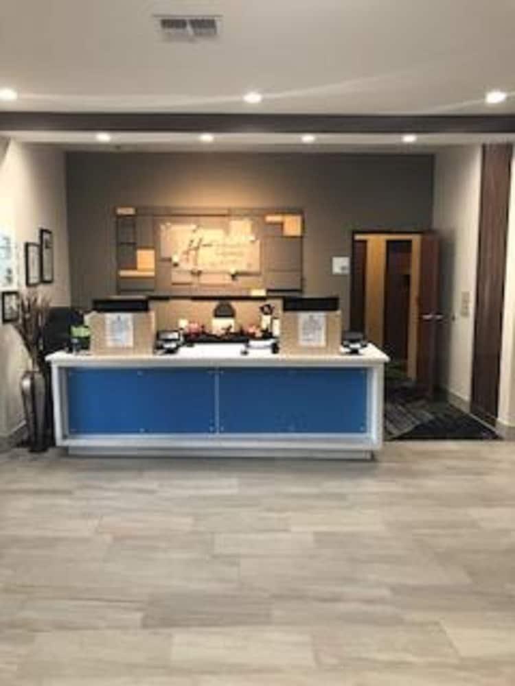 Express & By Ihg Ennis