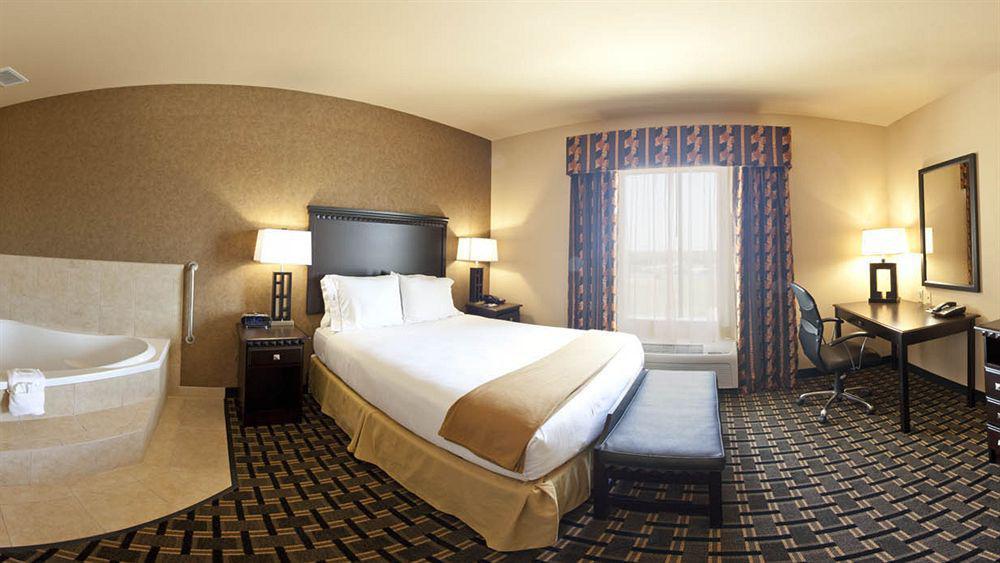 Express & By Ihg Hotel Ennis