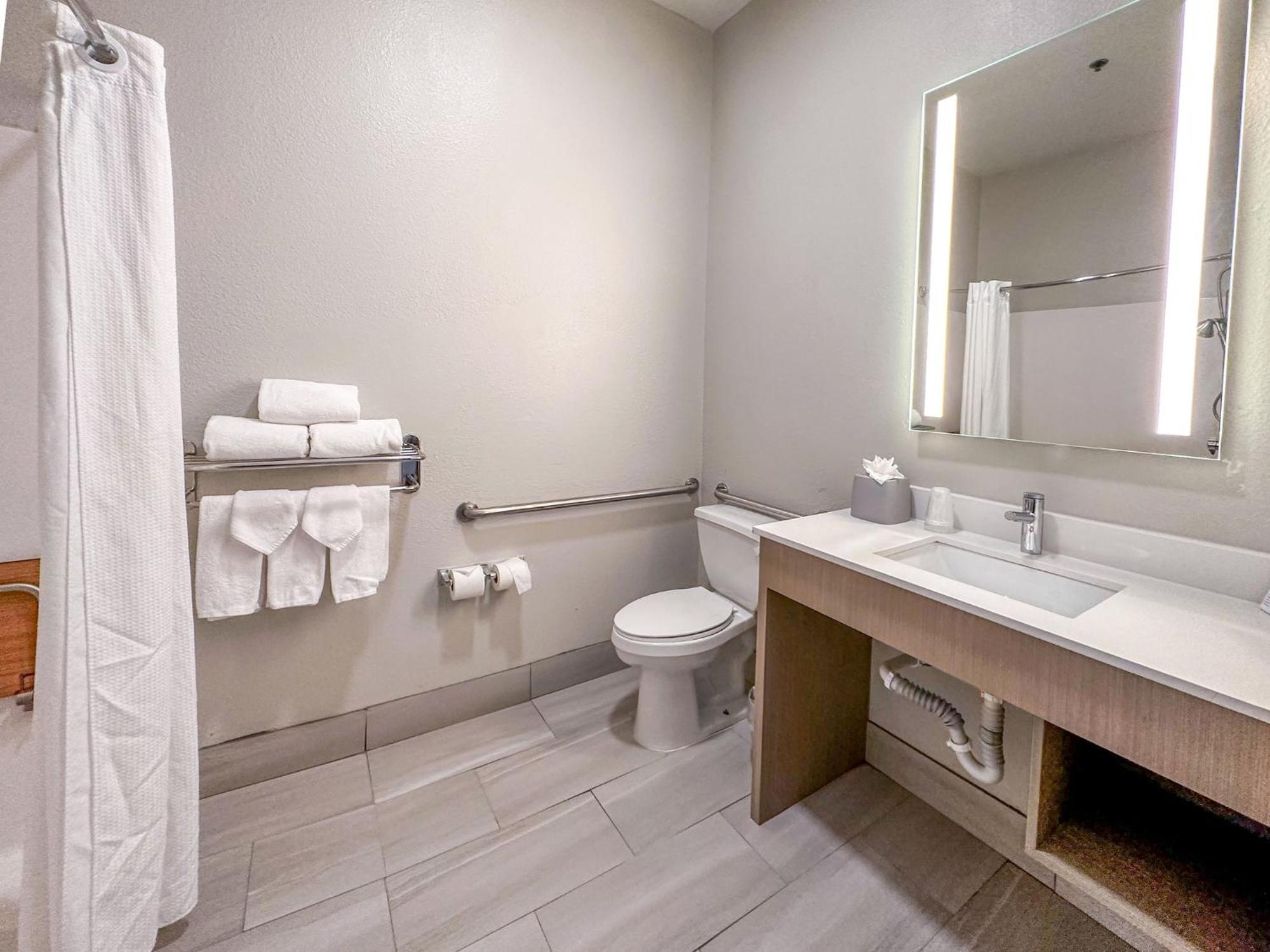 Hotel Express & By Ihg 2*