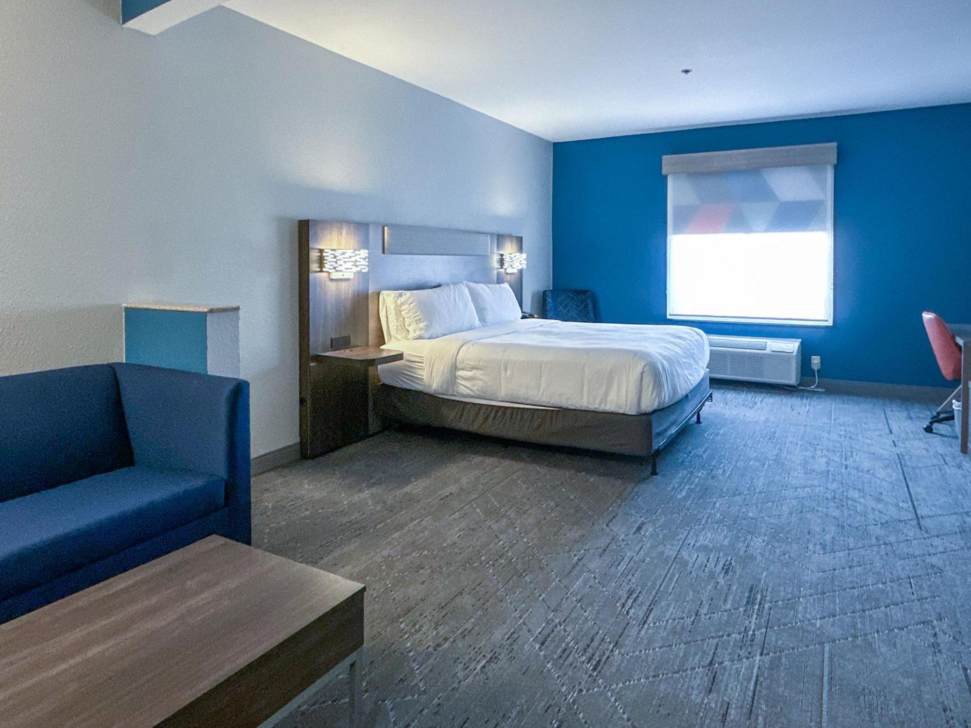 Express & By Ihg