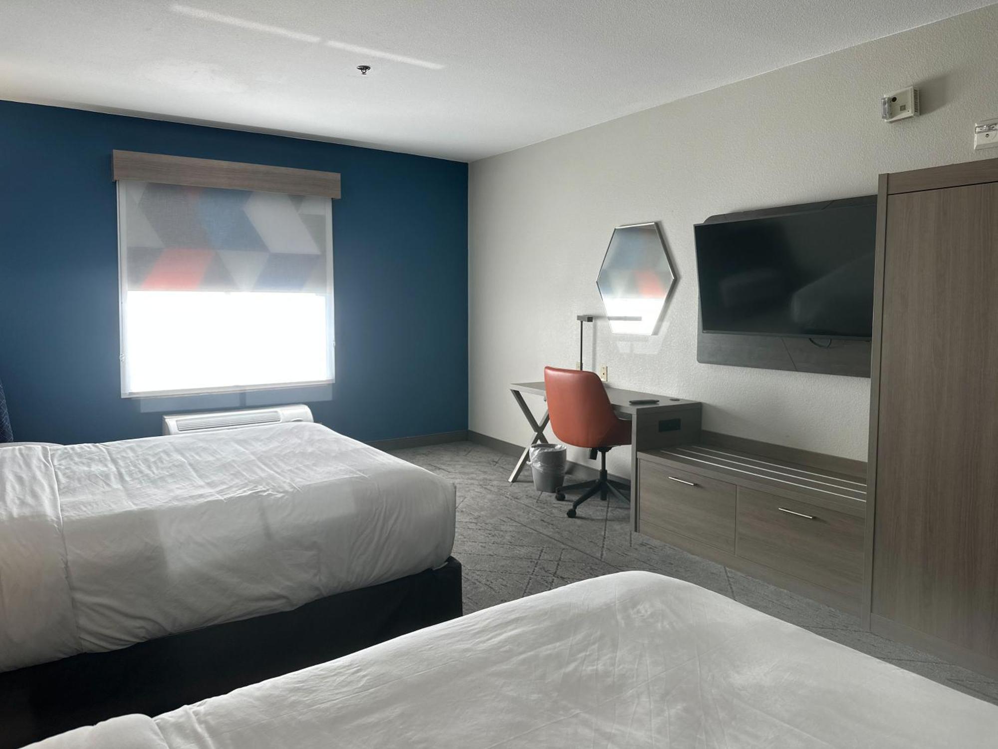 Express & By Ihg Hotel 2*