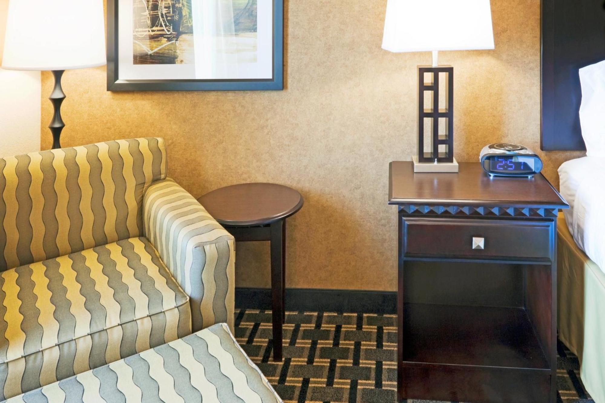 Express & By Ihg 2*
