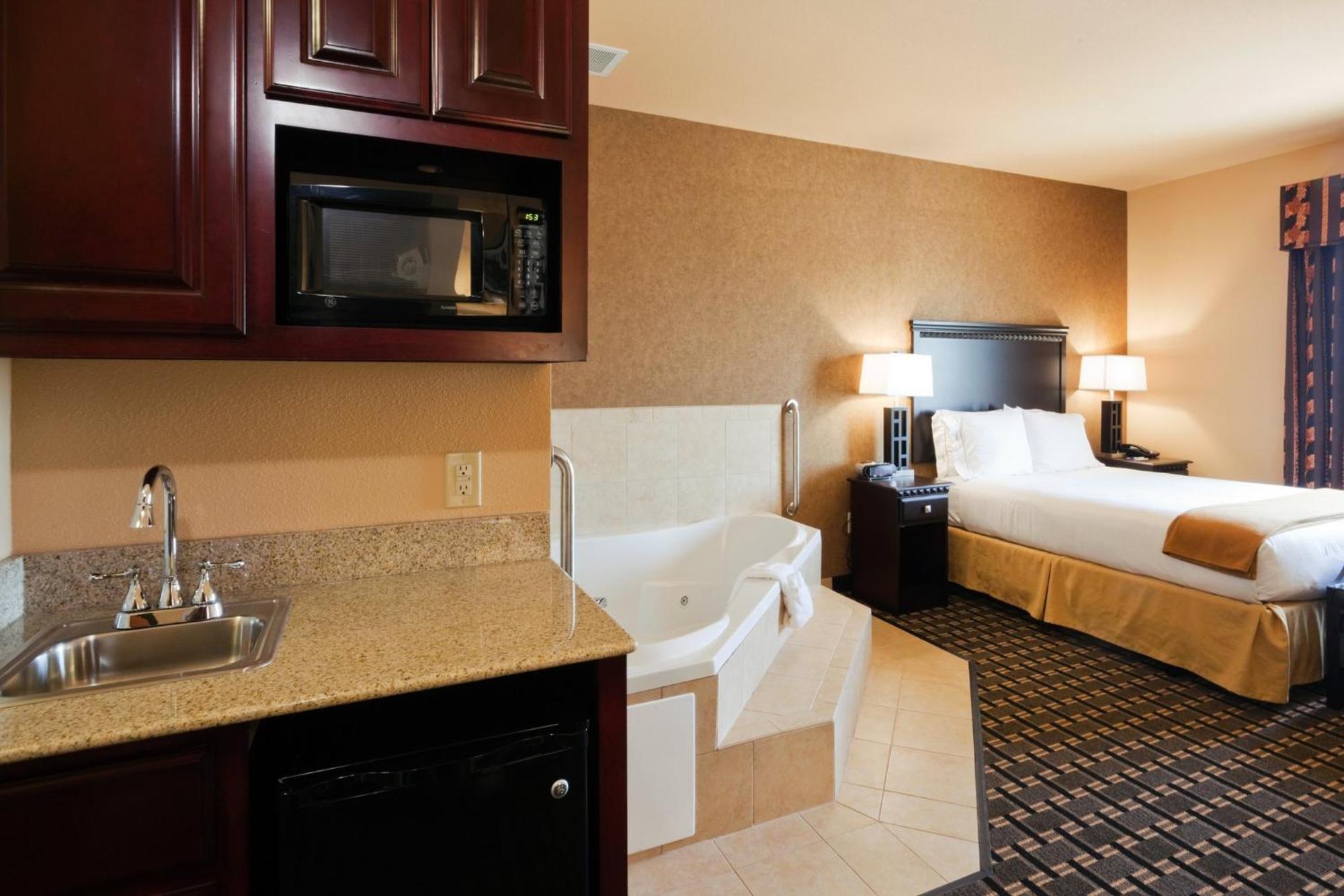 Express & By Ihg 2* Ennis