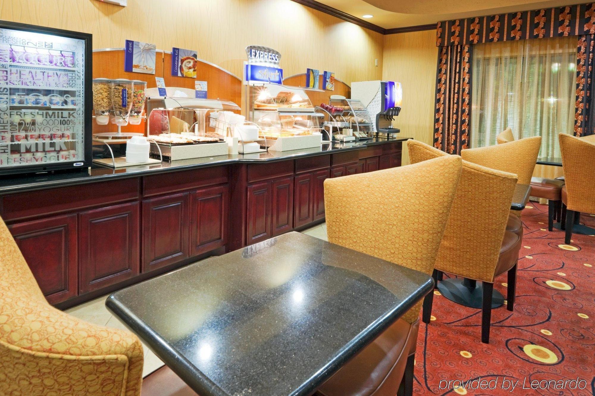 Hotel Holiday Express & By Ihg
