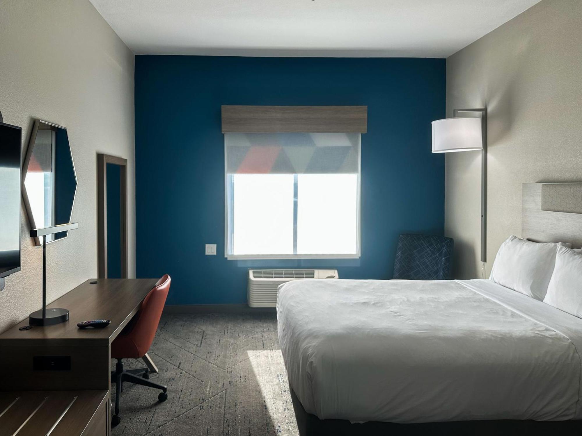 Hotel Express & By Ihg