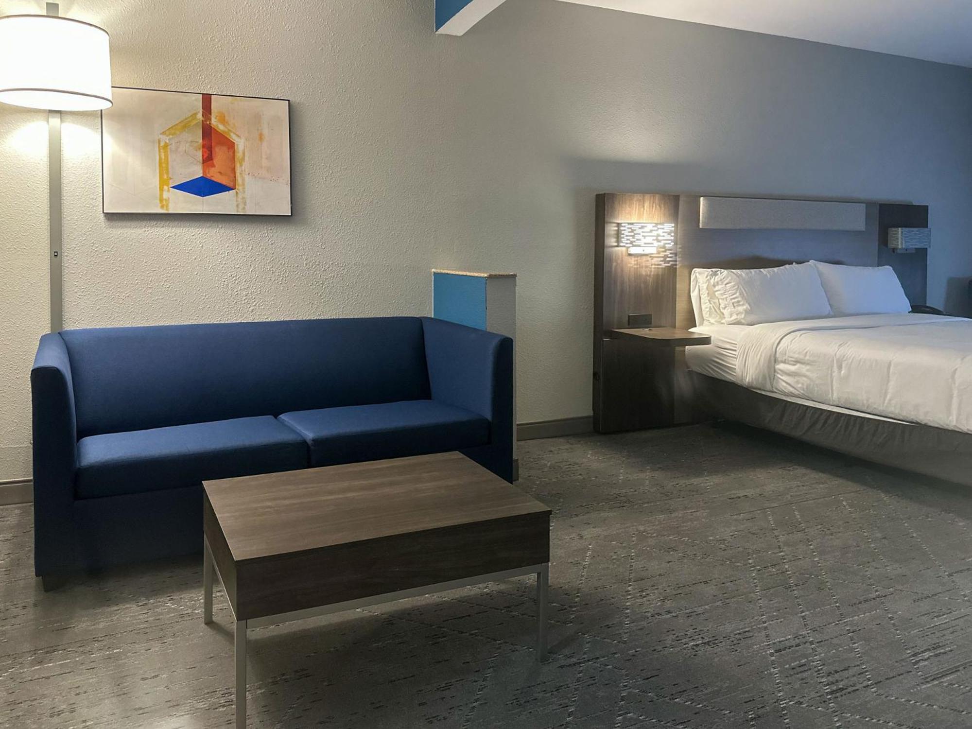 Express & By Ihg Ennis